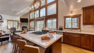 Denton by AvantStay Hot Tub Deck w Fire Pit Near Skiing Lake - 5