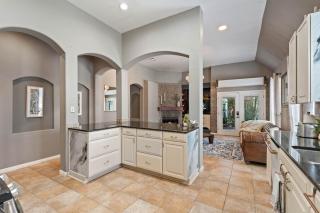 Modern 4BR Home w WiFi by Dell Diamond - 7