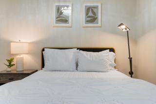 Modern 4BR Home w WiFi by Dell Diamond - 1