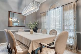 Modern 4BR Home w WiFi by Dell Diamond - 3