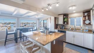 Waterfront Condos with Dock Access Near Sand Shops Balboa Fun Zone - 8