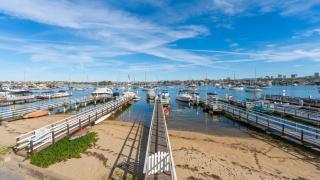 Sleeps 18 Dock Walk to Beach Balboa Fun Zone Dining Edgewater Place - 8