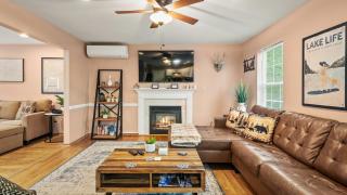 Lakeview Retreat w Kayaks Game Room Firepits Gated Community w Lake Beach Access - 2
