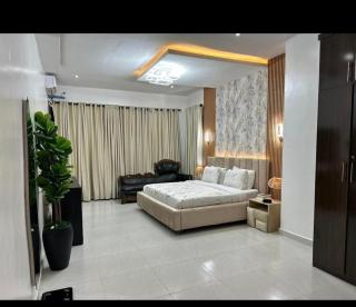 Luxe Haven Apartment Stylish 3BR with PS5, Pool & Wi-Fi - 8