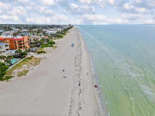 Walk2beach, Heated Salt Pool, Pool Table Gameroom - 3