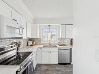 Mookies Beach House - 3