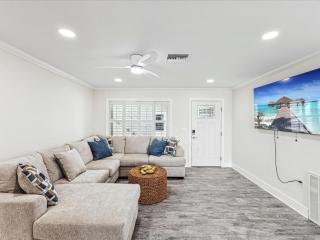 Mookies Beach House - 7