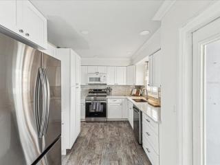 Mookies Beach House - 2