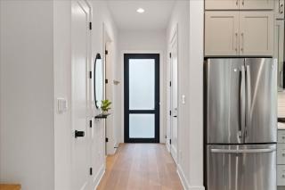 Modern Family Comfort 2BR 2 5BA Sleeps 6 - 1