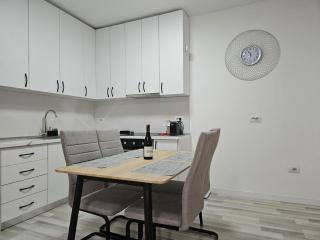J&S Apartment in Tirana - 4