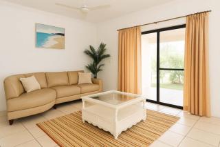 Grand Riverside Retreat in Annandale & Space for All in Townsville - 1