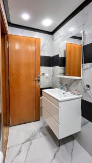 3BR Apartment Sunny Backyard Close to beach Ac and Fiber - 2