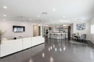 Magic on MacArthur Townsville - 1