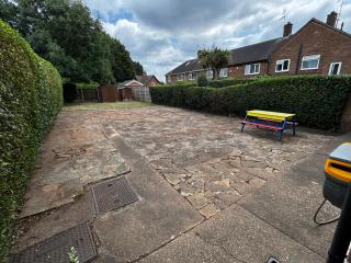 Strelley house 4 , Perfect for business trip & Families holiday or working proffesionals-5 min from M1 J25 , 500MB Wi-Fi , Netflix , Fully equiped kitchen , Asda supermarket 5 min walk , Free Secure parking with CCTV ,available monthly deals - 8