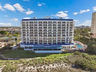 Luxurious beachfront condo with glorious ocean views - 3