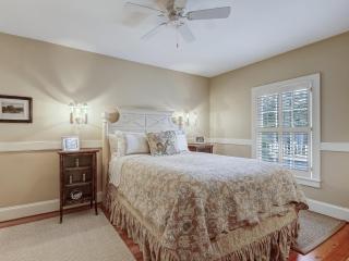 Apartment on Perry Lane - 2