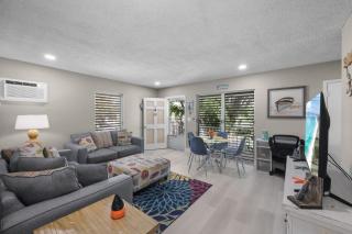 Peaceful condo with pool and steps to beach - 7