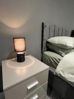 Comfortable& Stylish Apartment, Free Parking, WiFi - 8