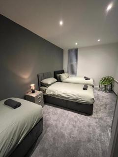 Comfortable& Stylish Apartment, Free Parking, WiFi - 7