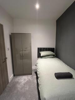 Comfortable& Stylish Apartment, Free Parking, WiFi - 4