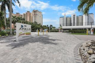 Beachfront condo with restaurant, pool, spa and gym - 9