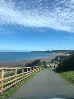 Spacious 3 Bed Cottage Near Beaches - 2