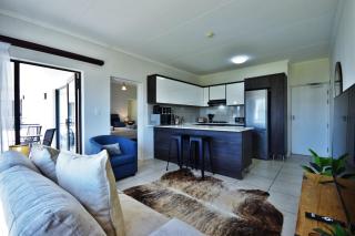 The Sandown - One Bed Apartment with Balcony & Pool View - 6