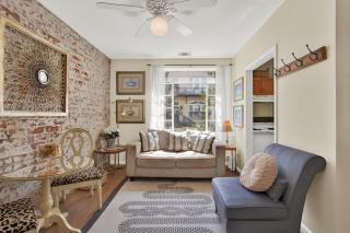 Above the Tea Room off Madison Square - Savannah - 0