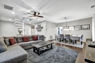 The Country Haus: Quaint home 1 mile from Downtown - 9