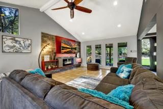 Terracotta Retreat/ Sleeps 30! - 4