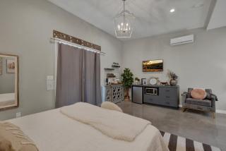 Pop 3: Hot-Tub, Close to Main St - 1