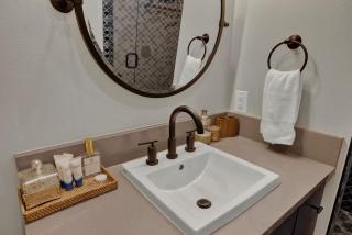 Pop 1: Hot-Tub + Close to Main St - 4