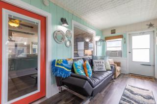 Lazy Cove Waterfront Getaway on Lake LBJ! - 5