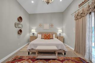 Pop-2: Hot-Tub/Close to Main St! - 1