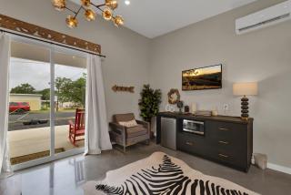 Pop 4 w/Hot-tub + Close to Main St - 7