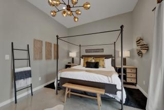 Pop 4 w/Hot-tub + Close to Main St - 1