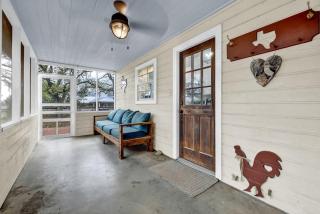 The Country Haus: Quaint home 1 mile from Downtown - 4