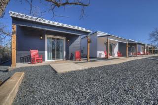 Pop 1: Hot-Tub + Close to Main St - 0