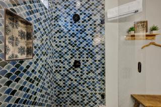 Pop 1: Hot-Tub + Close to Main St - 1