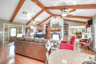 Hill Country Oasis-Deck-BBQ Grill-10 Min to Town! - 5