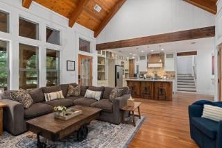 Life is Gruene-Riverfront Luxury-1Mi To GrueneHall - 4