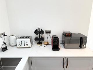 Manchester Home with Free Parking, Close to Media City - 6