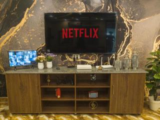 Luxury 3 Bed Apartment Parking & Gym, Near Bahria Town - 7