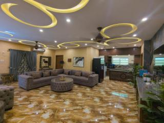 Luxury 3 Bed Apartment Parking & Gym, Near Bahria Town - 8