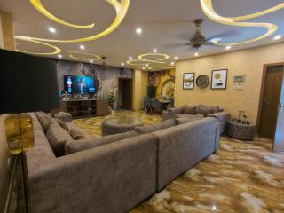 Luxury 3 Bed Apartment Parking & Gym, Near Bahria Town - 3