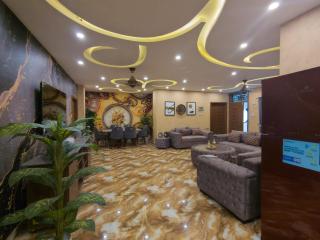 Luxury 3 Bed Apartment Parking & Gym, Near Bahria Town - 4