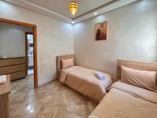 3BR Apartment Sunny Backyard Close to beach Ac and Fiber - 6