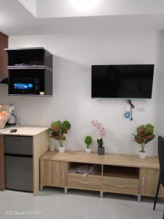 Mountain view Free wifi Netflix Swimming pool Gym - 1