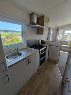 2 Bedroom Caravan, New Beach Holiday Park - 9