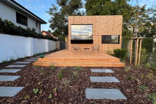 Stylish tiny house in an urban oasis - 3